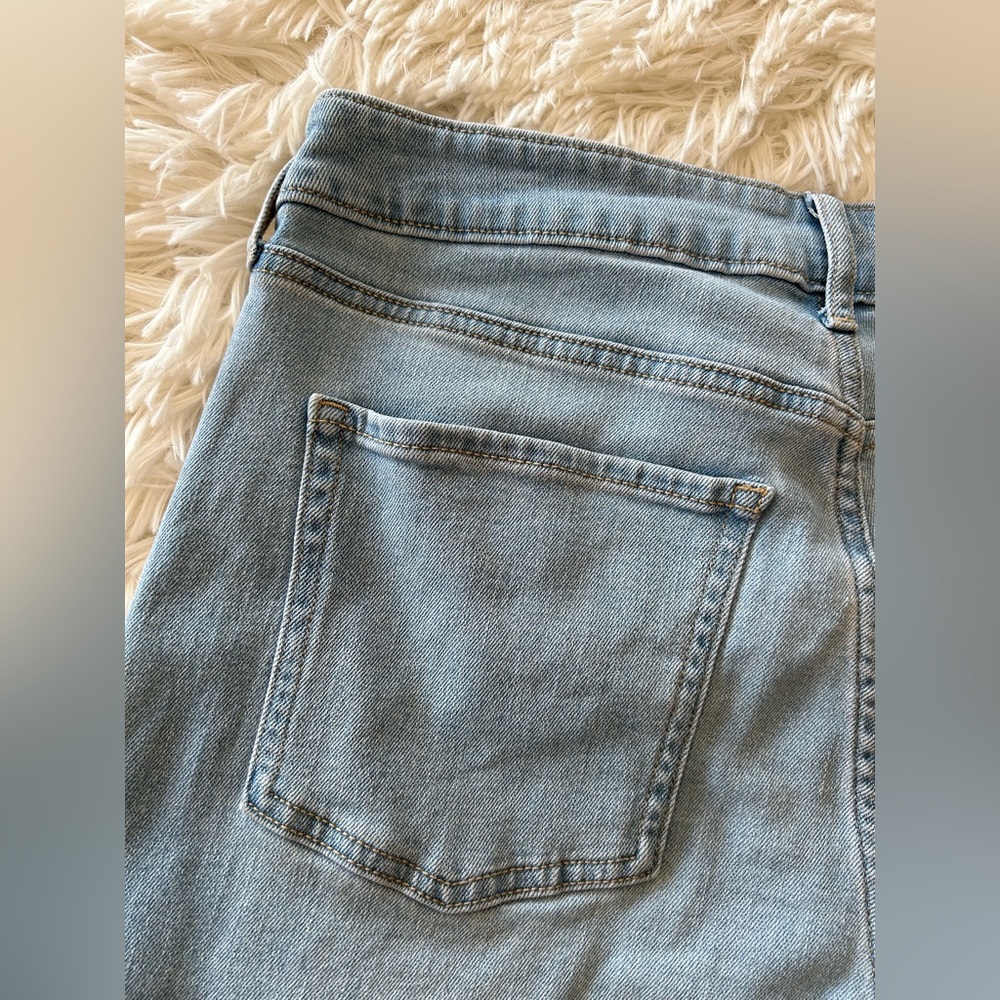 Old Navy | High-Waisted Wow Wide-Leg Jeans - Picture 8 of 9